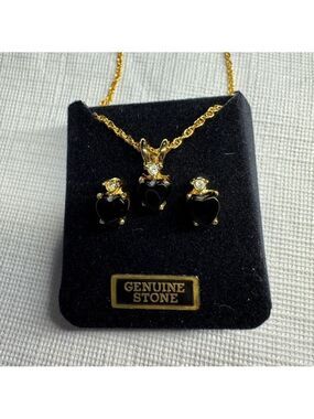 JJI 1998 Elegant Black and Gold Heart Necklace Set Storyline